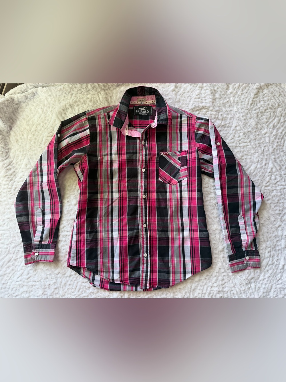 Vintage Kids Hollister Pink and Black Plaid Long-Sleeve Button-Down Shirt Size L